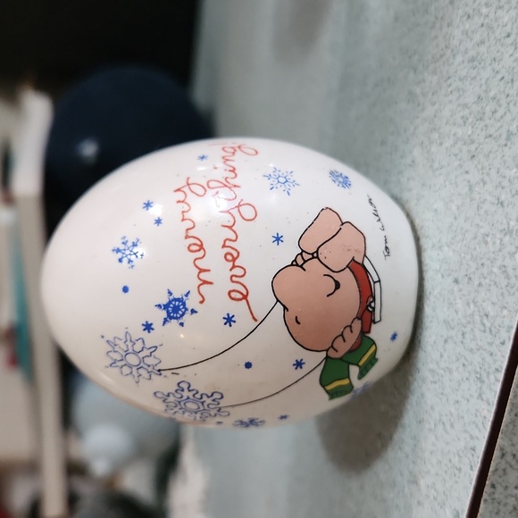 Ziggy Ceramic Egg ‘Merry Everything’ . Tom Wilson - Picture 4 of 4